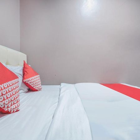 Oyo 286 Haji Saaba 20 Syariah Hotel Джакарта Екстериор снимка
