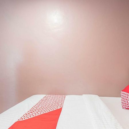 Oyo 286 Haji Saaba 20 Syariah Hotel Джакарта Екстериор снимка