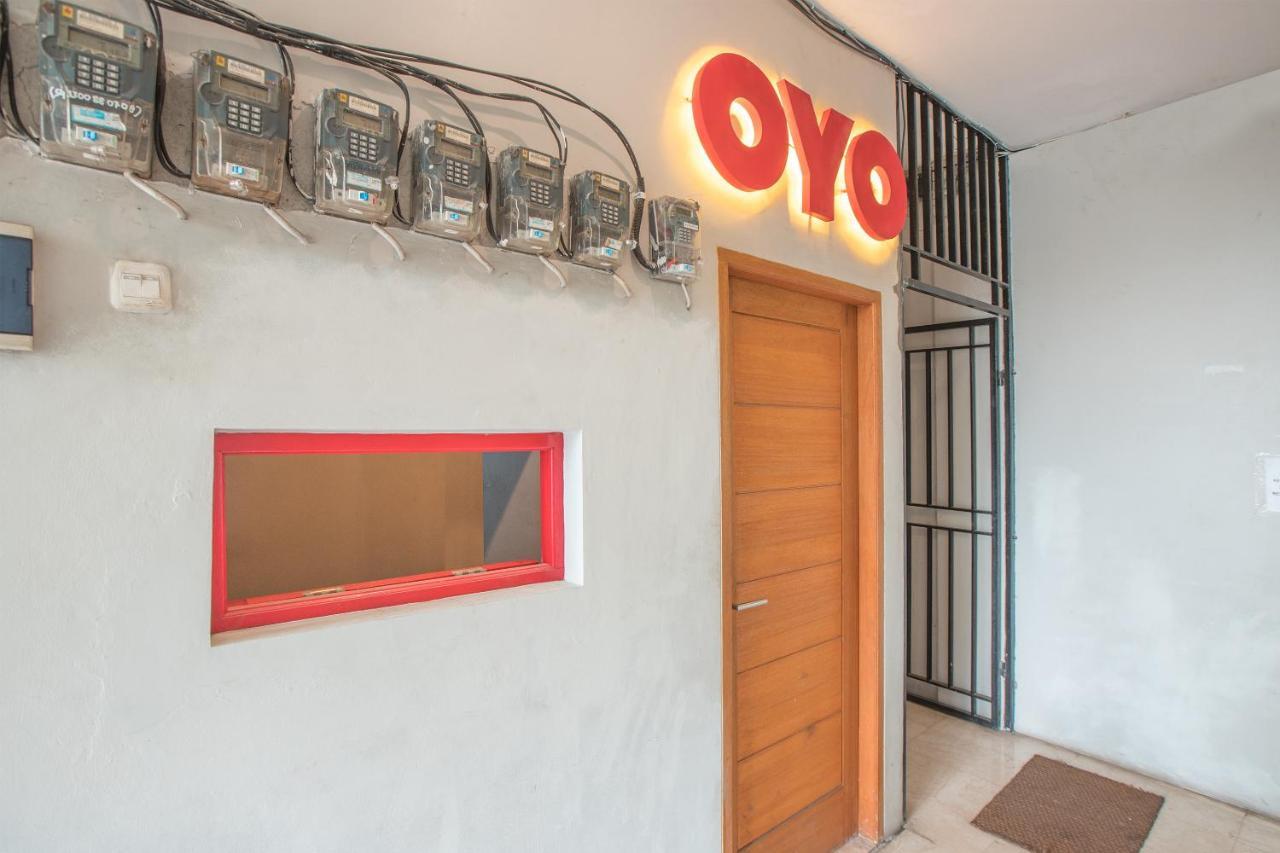 Oyo 286 Haji Saaba 20 Syariah Hotel Джакарта Екстериор снимка