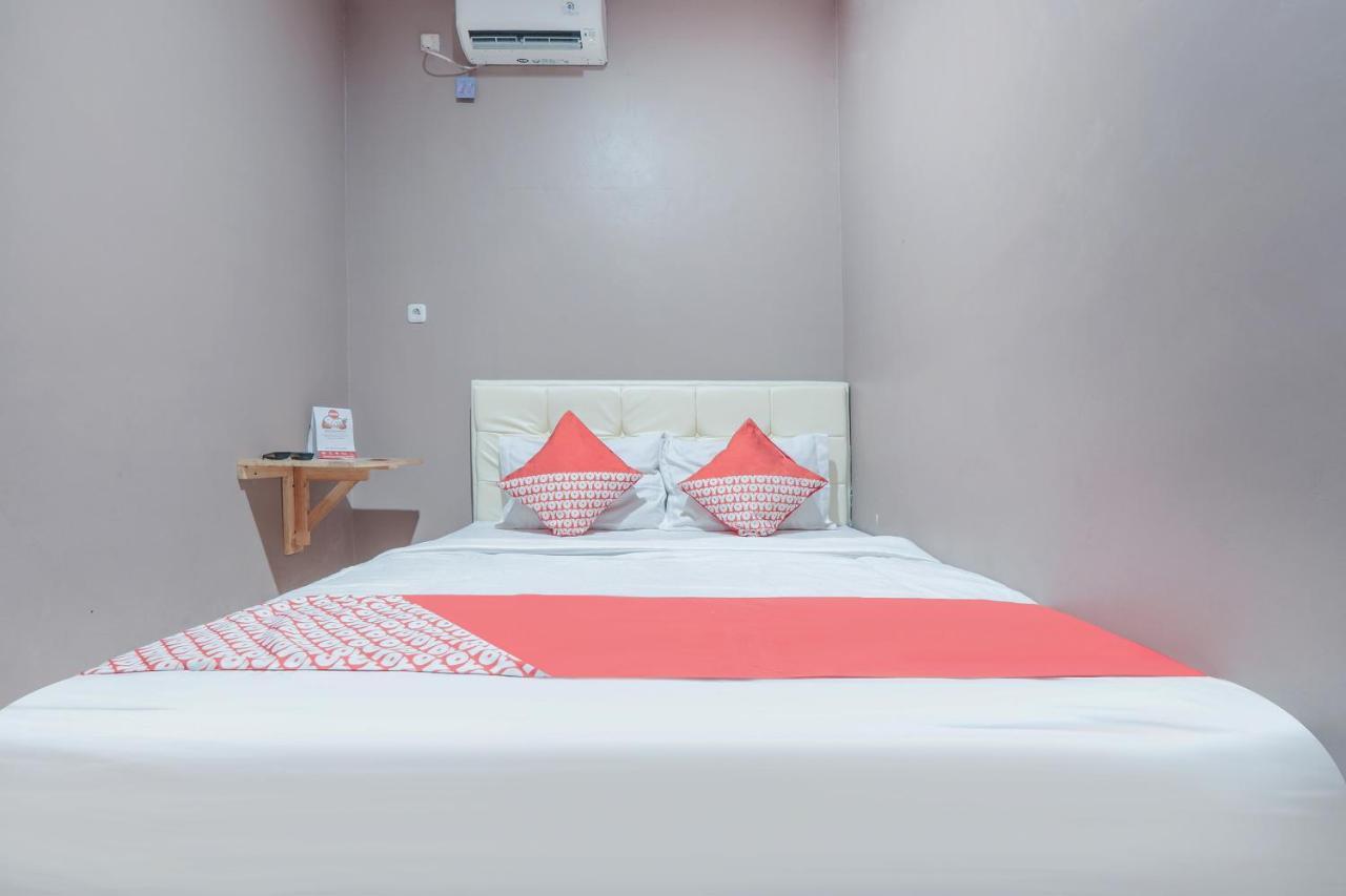 Oyo 286 Haji Saaba 20 Syariah Hotel Джакарта Екстериор снимка