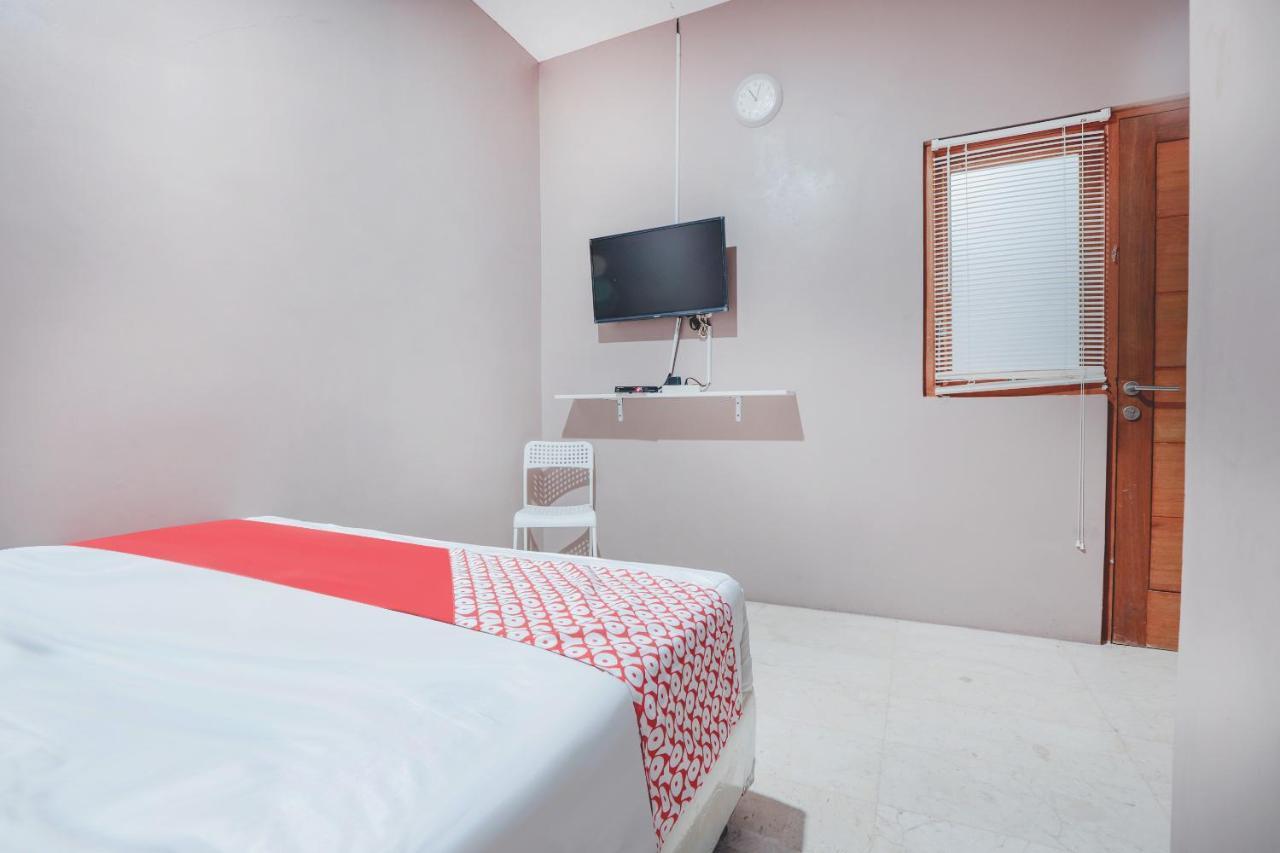 Oyo 286 Haji Saaba 20 Syariah Hotel Джакарта Екстериор снимка