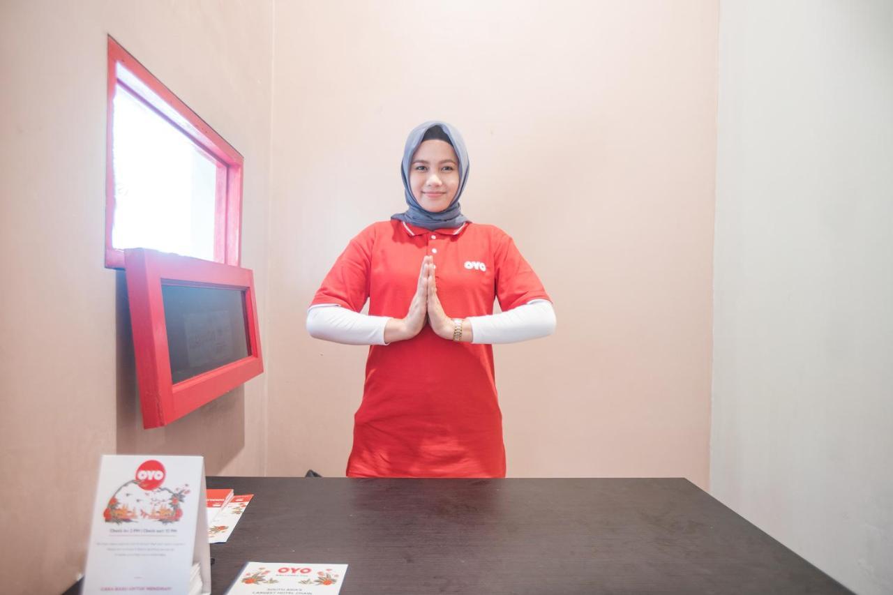 Oyo 286 Haji Saaba 20 Syariah Hotel Джакарта Екстериор снимка