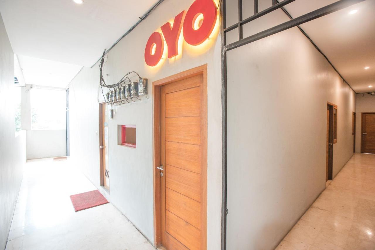 Oyo 286 Haji Saaba 20 Syariah Hotel Джакарта Екстериор снимка