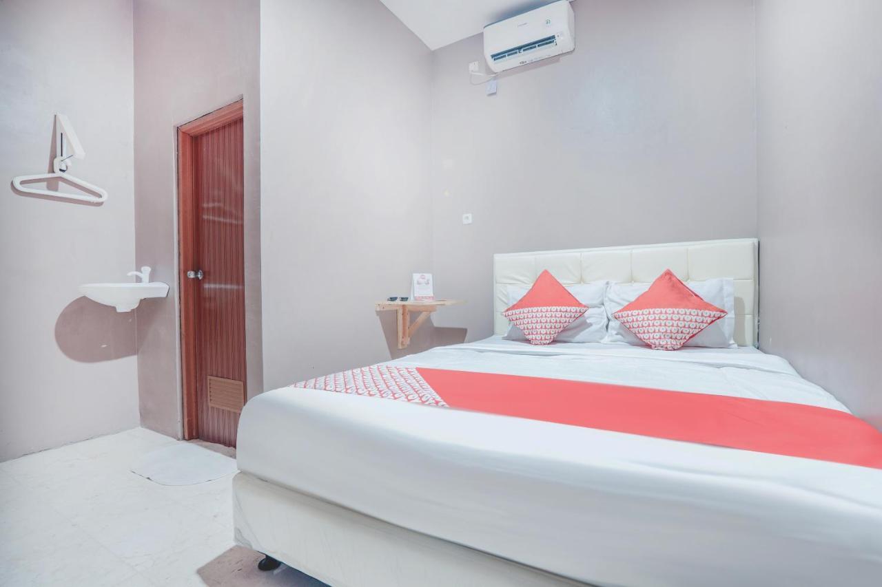 Oyo 286 Haji Saaba 20 Syariah Hotel Джакарта Екстериор снимка