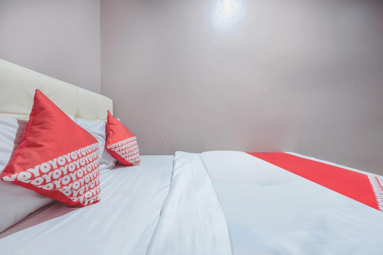 Oyo 286 Haji Saaba 20 Syariah Hotel Джакарта Екстериор снимка