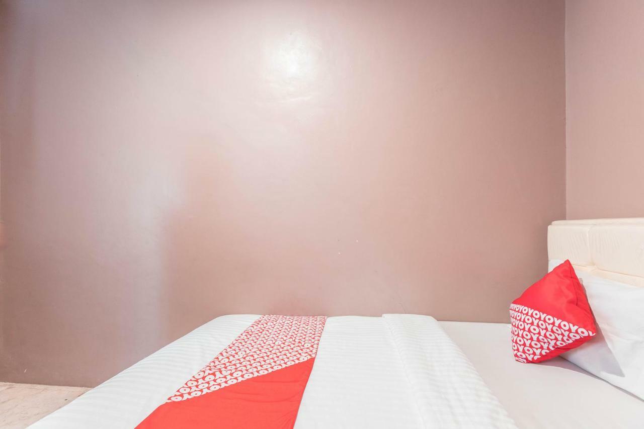 Oyo 286 Haji Saaba 20 Syariah Hotel Джакарта Екстериор снимка