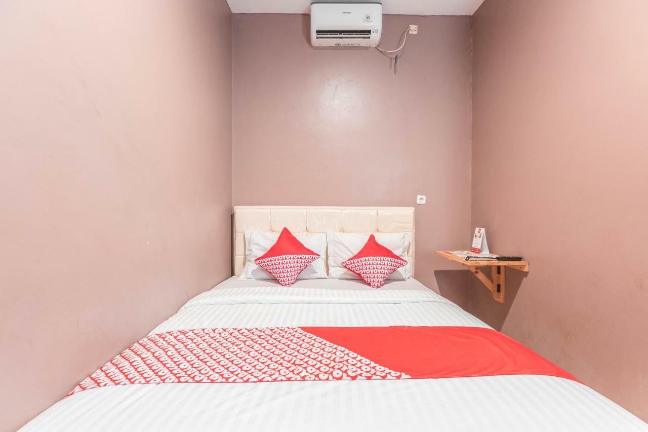 Oyo 286 Haji Saaba 20 Syariah Hotel Джакарта Екстериор снимка